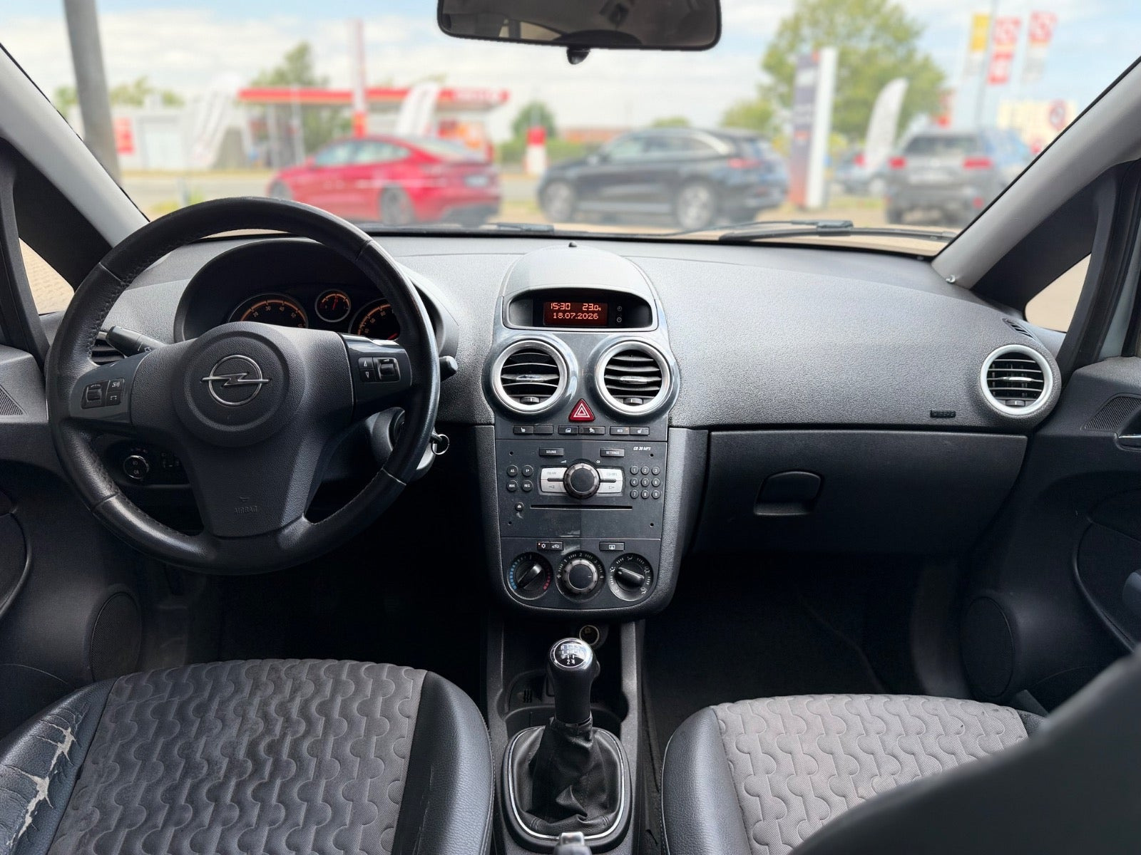 Blå Opel Corsa fra 2012