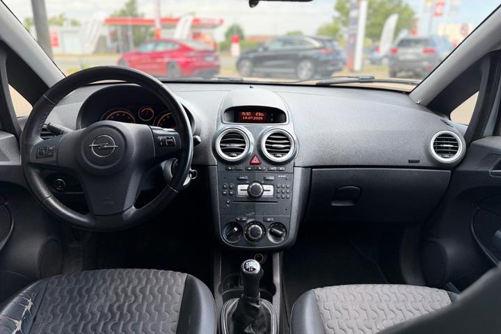 Blå Opel Corsa fra 2012