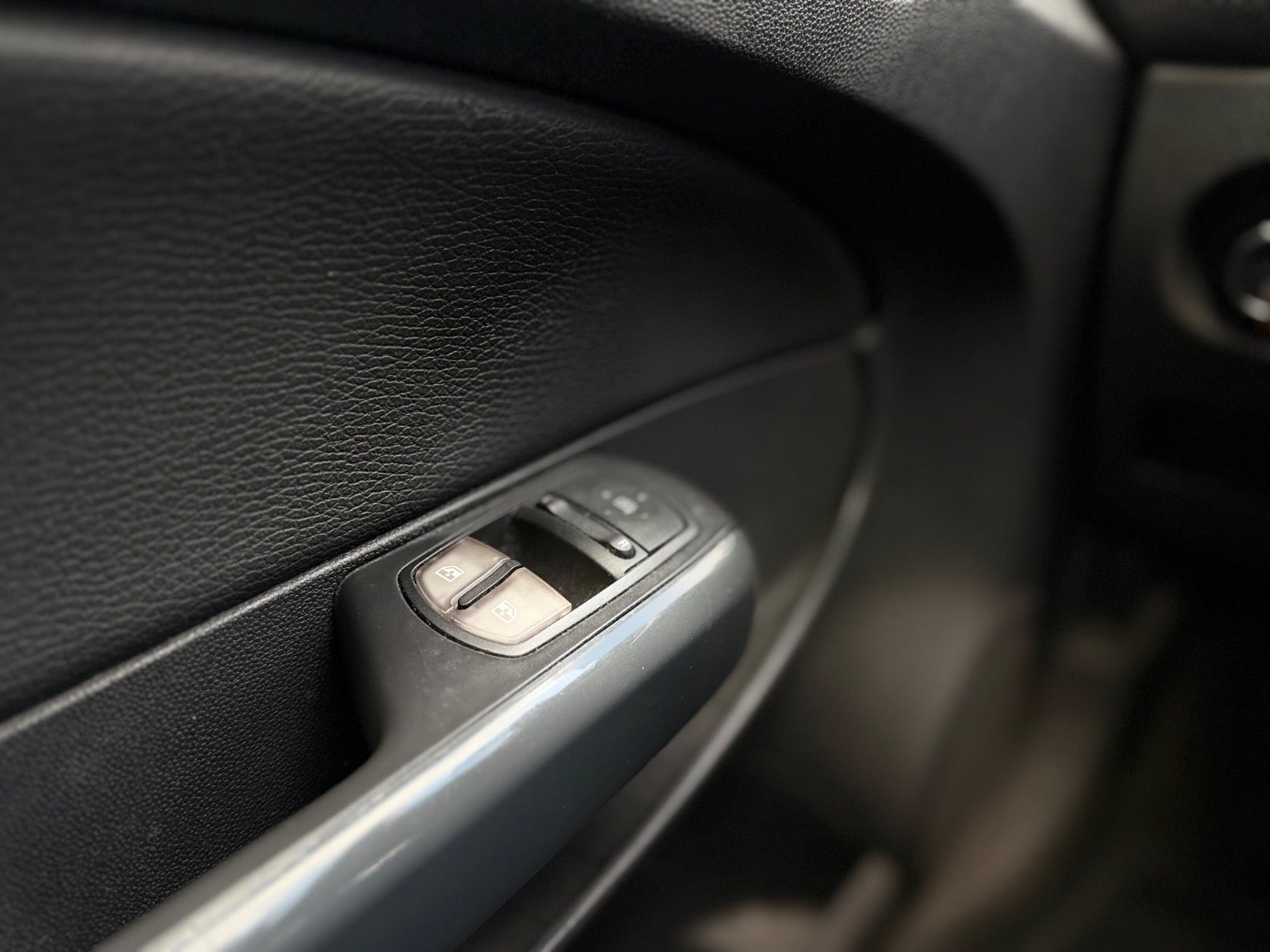 Blå Opel Corsa fra 2012