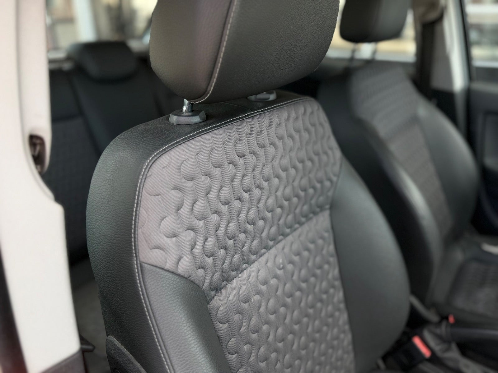 Blå Opel Corsa fra 2012