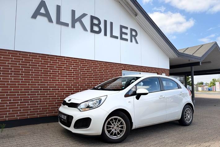 Hvid Kia Rio fra 2012
