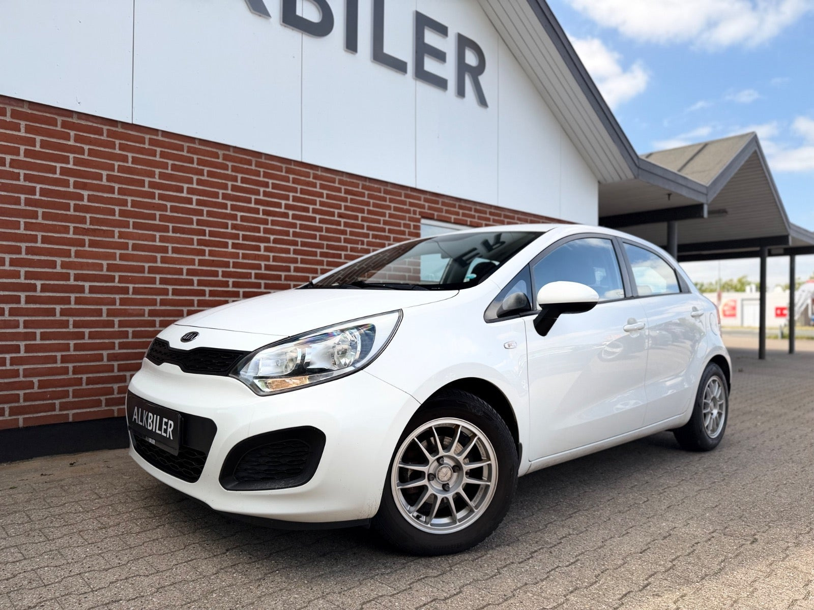 Hvid Kia Rio fra 2012