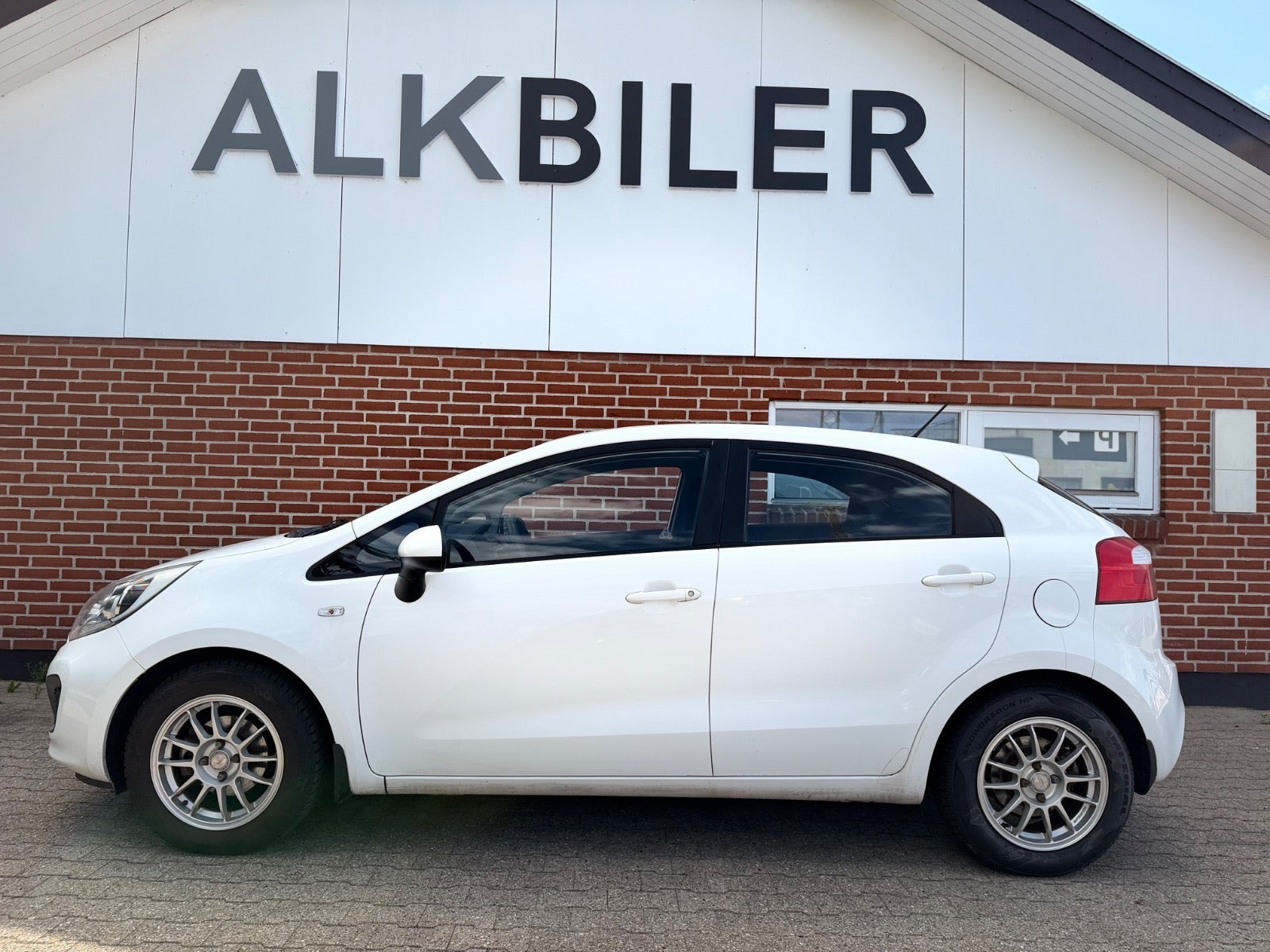 Hvid Kia Rio fra 2012