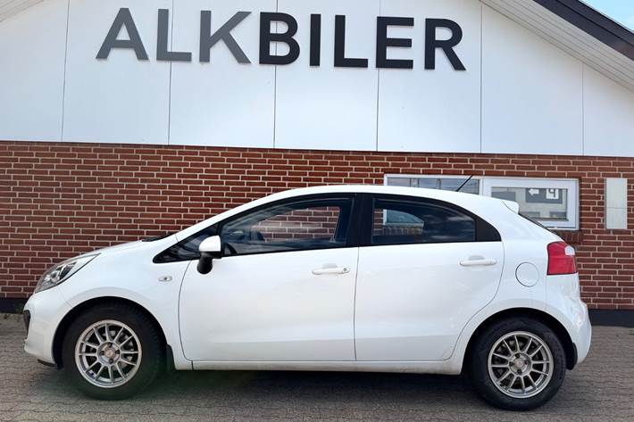 Hvid Kia Rio fra 2012