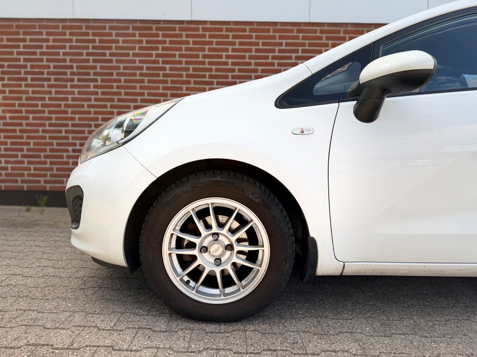 Hvid Kia Rio fra 2012