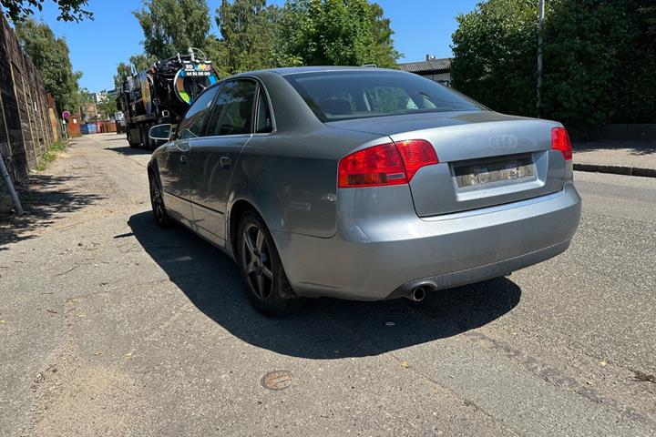 Grå Audi A4 fra 2006