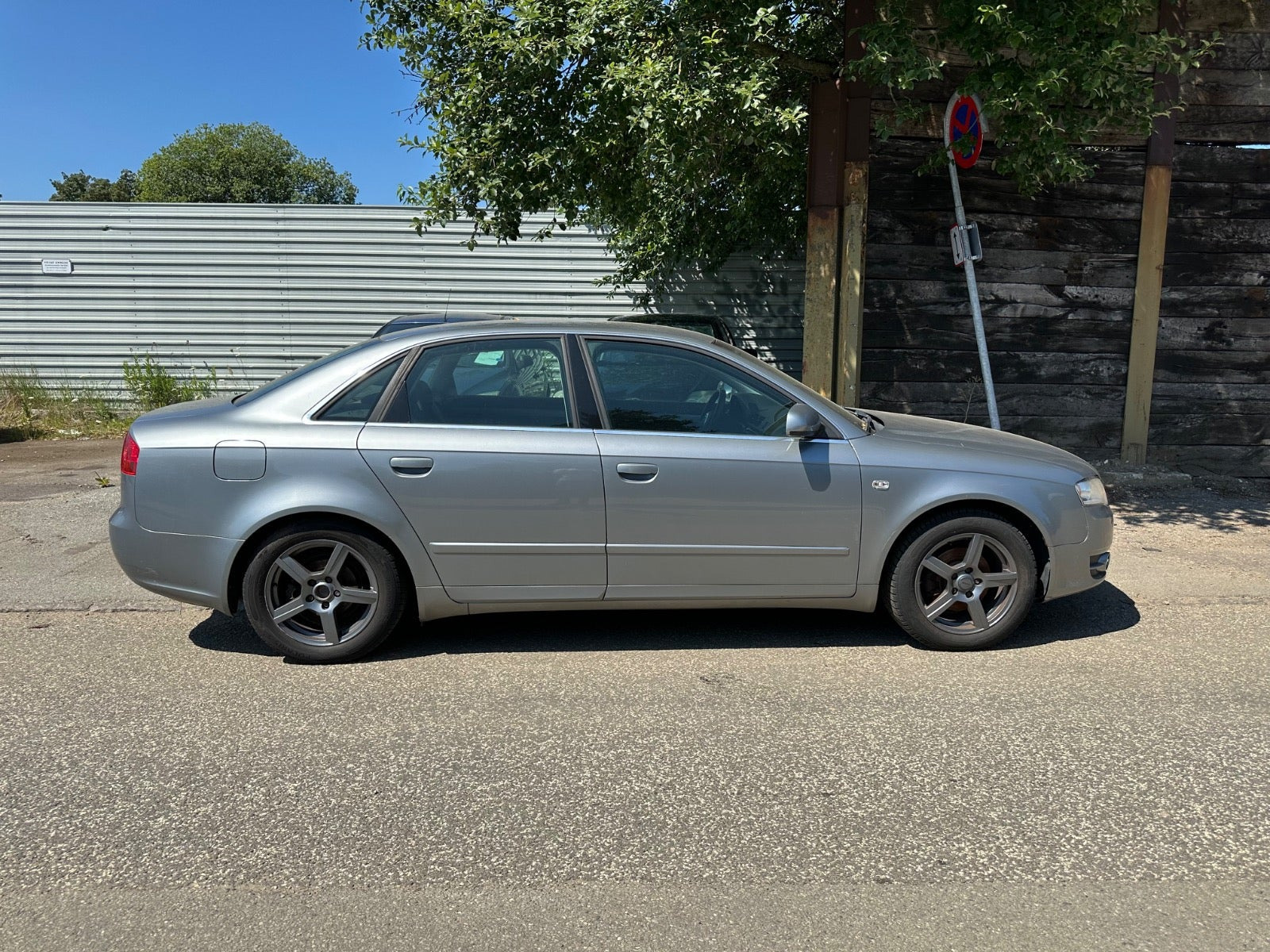 Grå Audi A4 fra 2006
