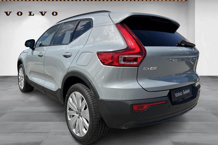 Grå Volvo EX40 fra 2025