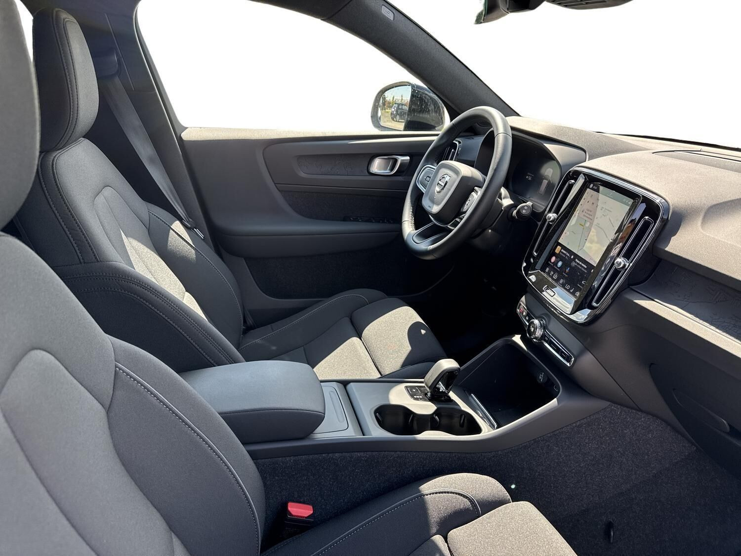 Grå Volvo EX40 fra 2025