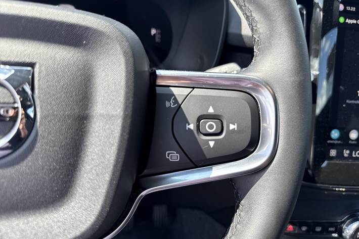 Grå Volvo EX40 fra 2025