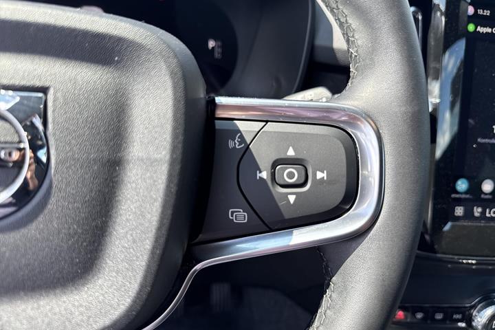 Grå Volvo EX40 fra 2025