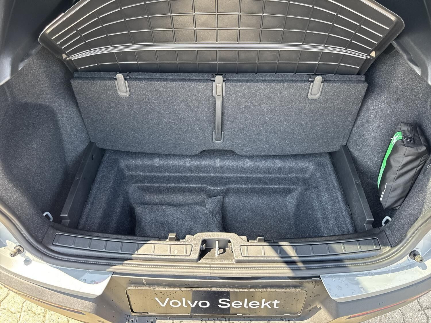 Grå Volvo EX40 fra 2025