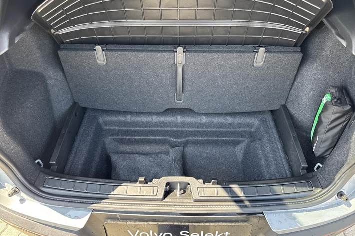 Grå Volvo EX40 fra 2025