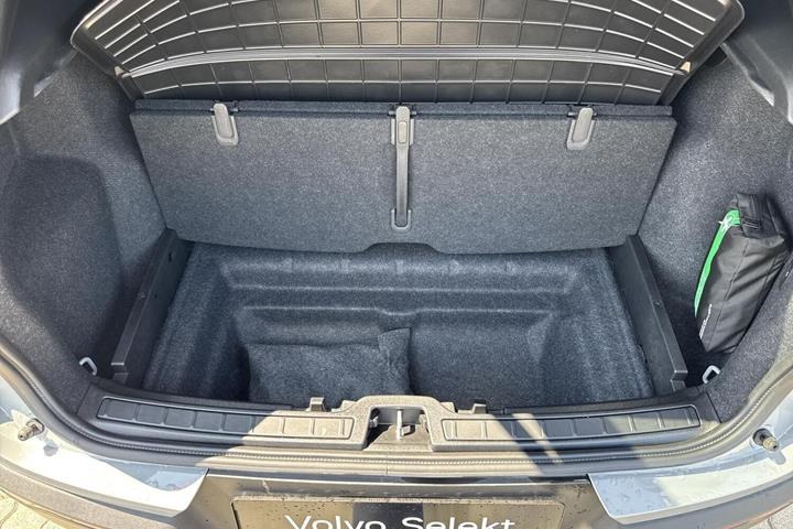 Grå Volvo EX40 fra 2025