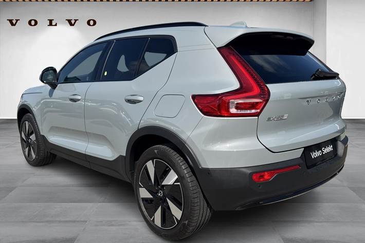 Grå Volvo EX40 fra 2026