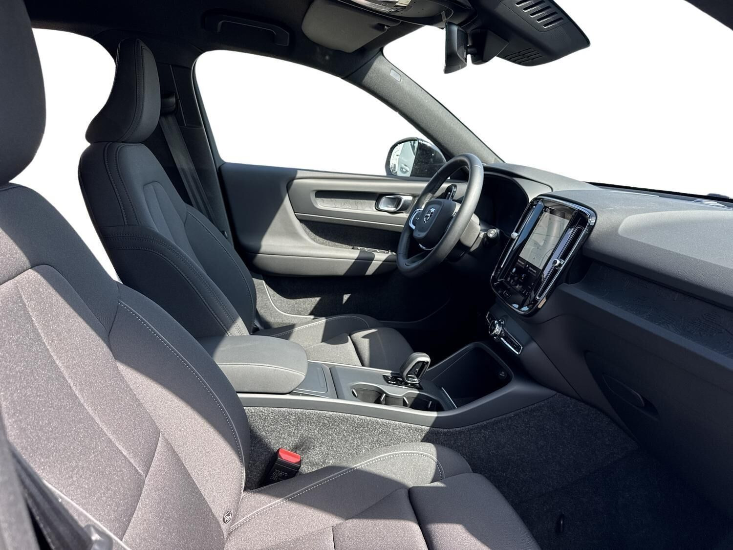 Grå Volvo EX40 fra 2025