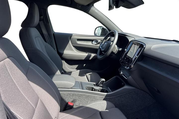 Grå Volvo EX40 fra 2025