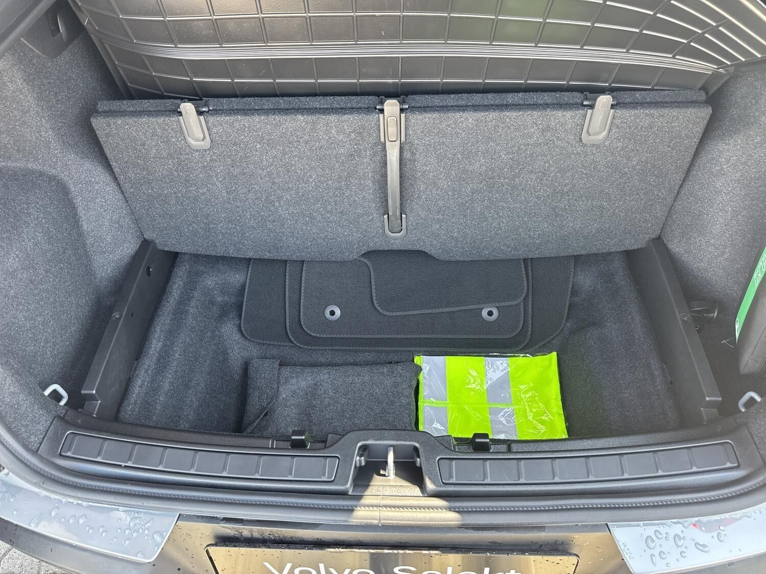 Grå Volvo EX40 fra 2025
