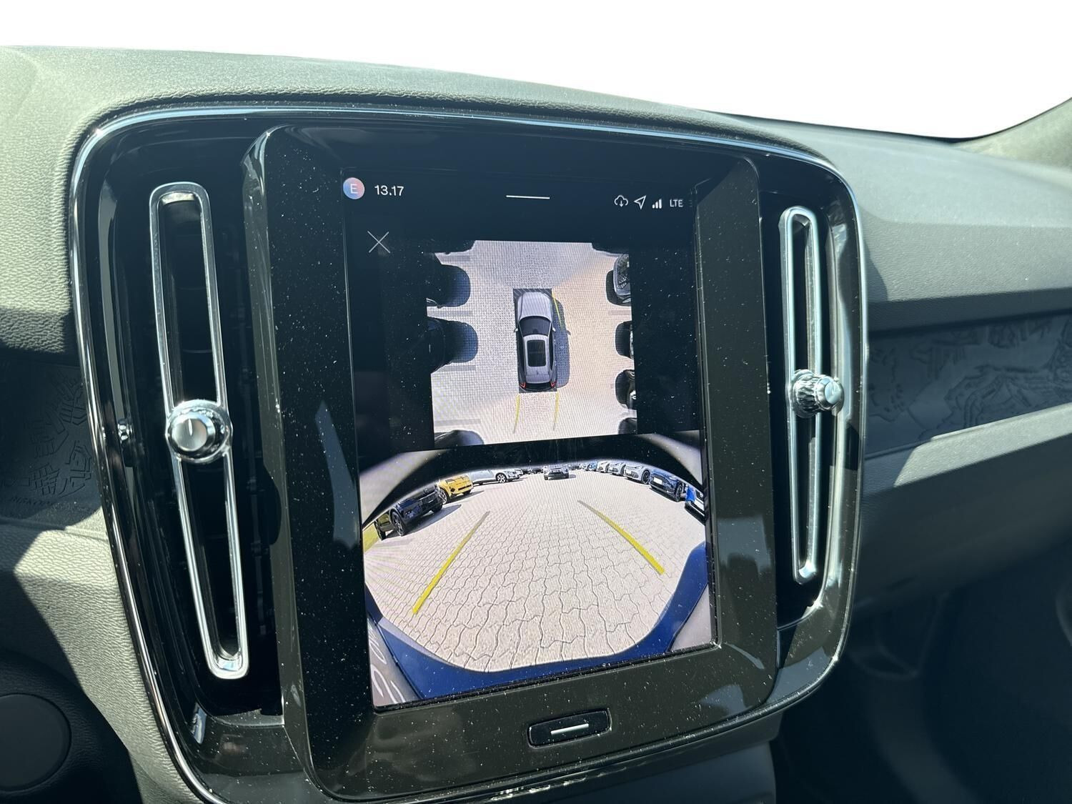 Blå Volvo EX40 fra 2026