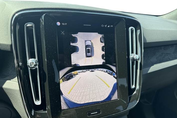 Blå Volvo EX40 fra 2026