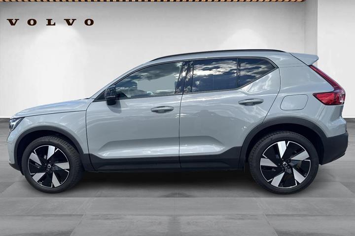 Grå Volvo EX40 fra 2025