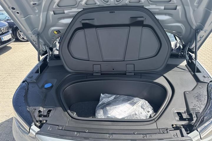 Grå Volvo EX40 fra 2025