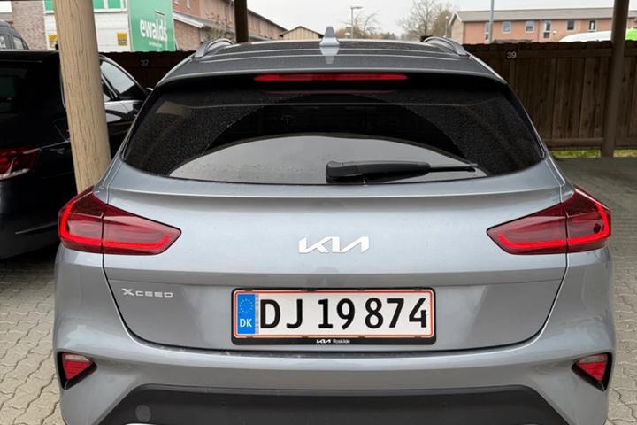Grå Kia XCeed fra 2022