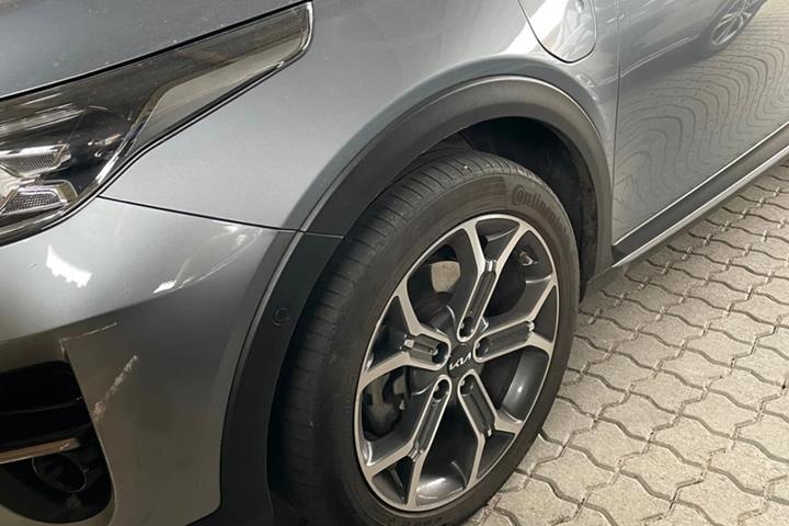 Grå Kia XCeed fra 2022
