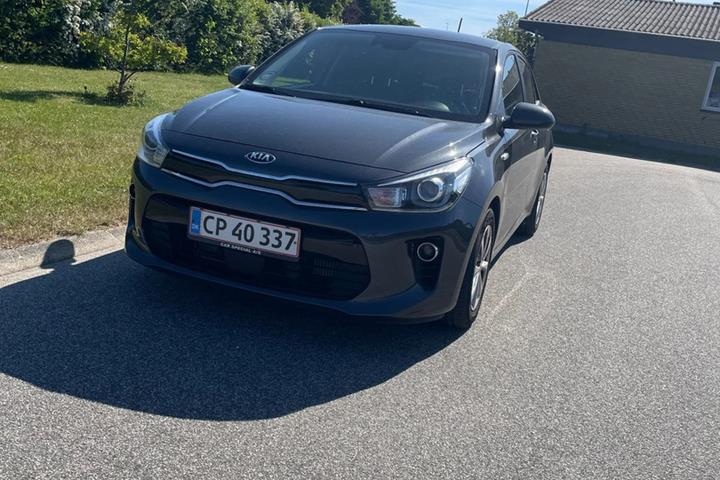 Grå Kia Rio fra 2020