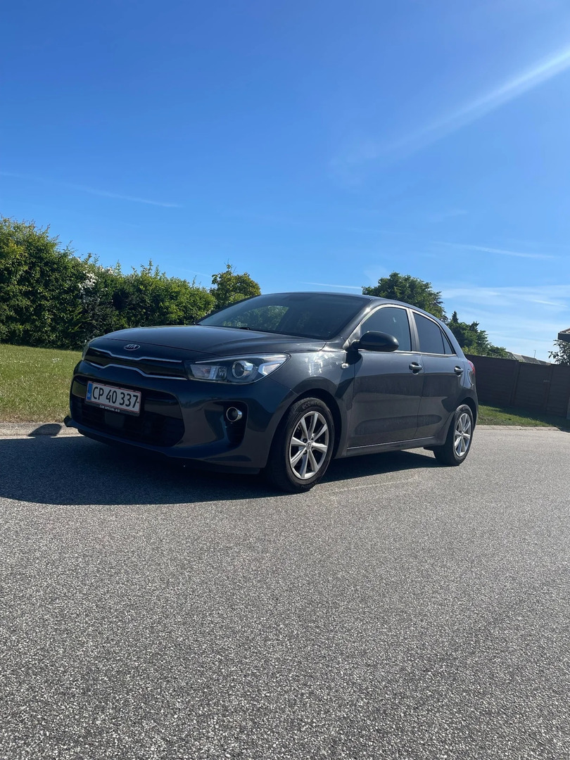 Grå Kia Rio fra 2020