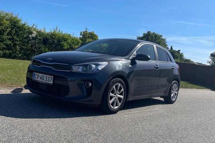 Grå Kia Rio fra 2020