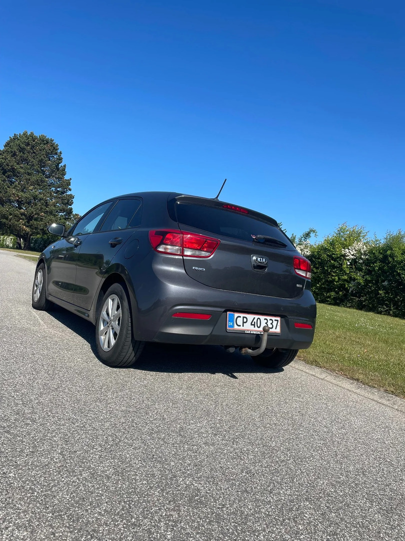 Grå Kia Rio fra 2020