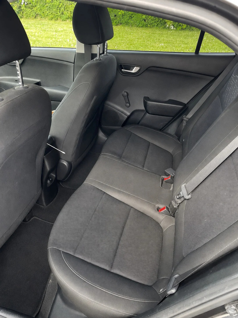 Grå Kia Rio fra 2020