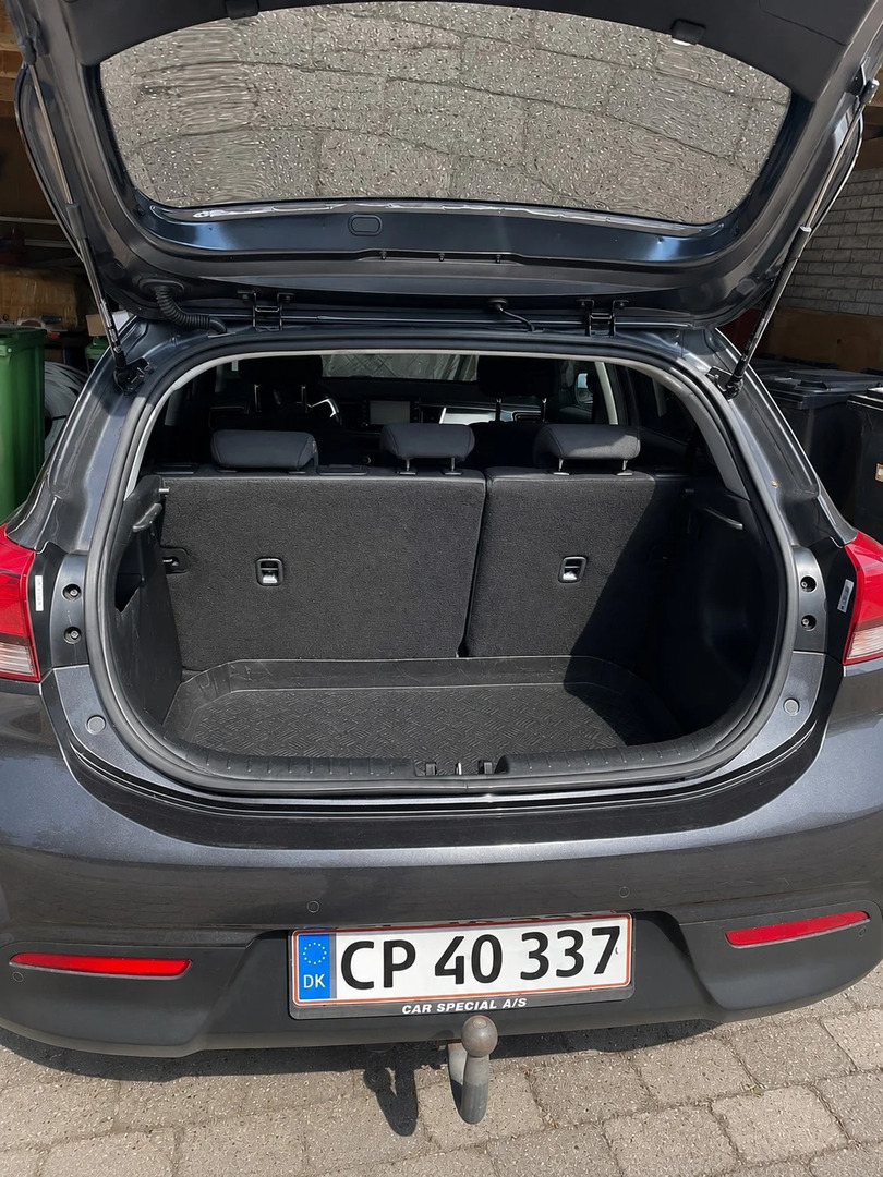 Grå Kia Rio fra 2020