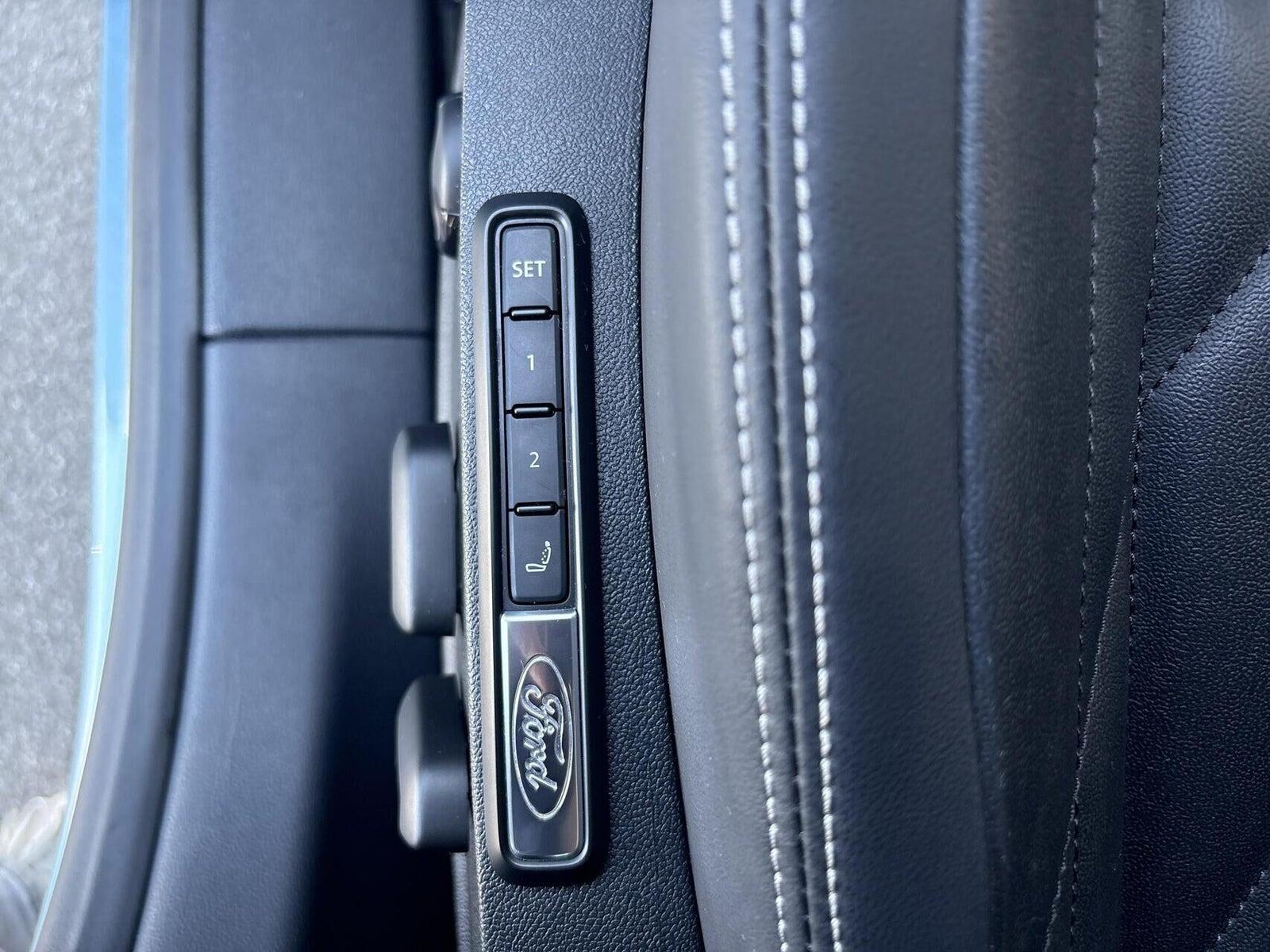 Blå Ford Explorer fra 2025
