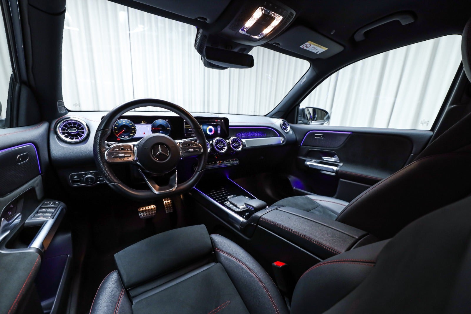 Grå Mercedes EQB300 fra 2023