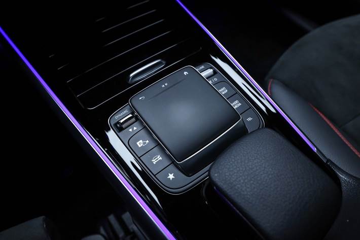 Grå Mercedes EQB300 fra 2023