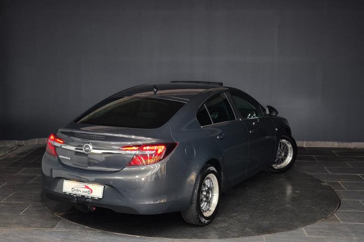 Grå Opel Insignia fra 2016