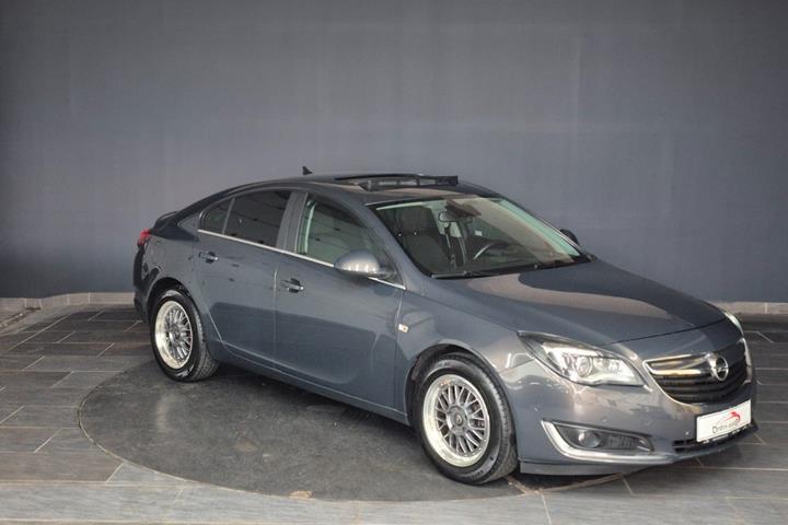 Grå Opel Insignia fra 2016