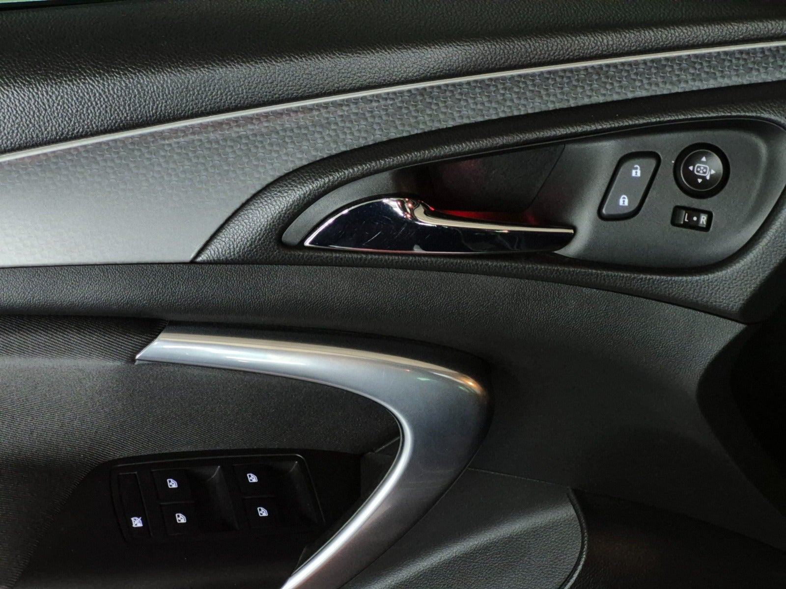 Grå Opel Insignia fra 2016