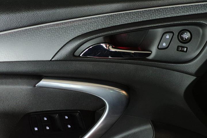 Grå Opel Insignia fra 2016