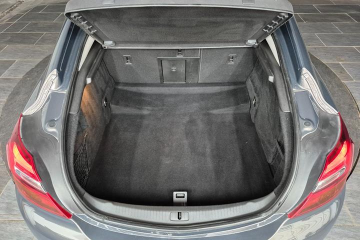 Grå Opel Insignia fra 2016