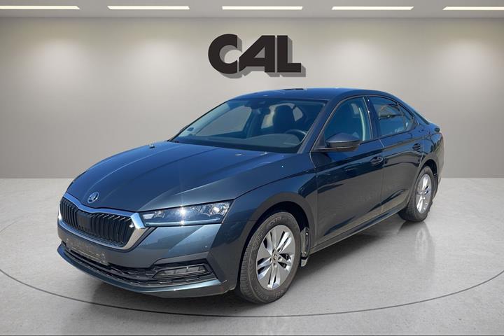 Blå Skoda Octavia fra 2021 set udefra