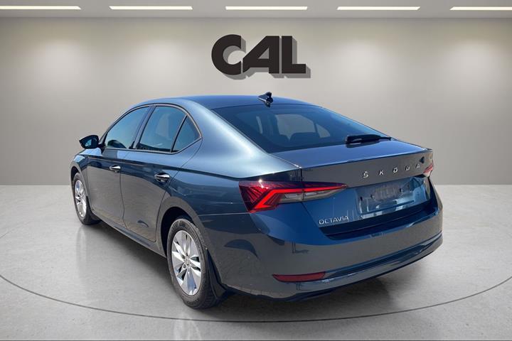Blå Skoda Octavia fra 2021