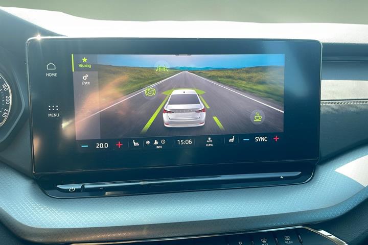 Blå Skoda Octavia fra 2021