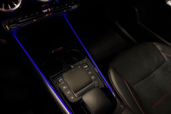 Sort Mercedes EQA250+ fra 2023
