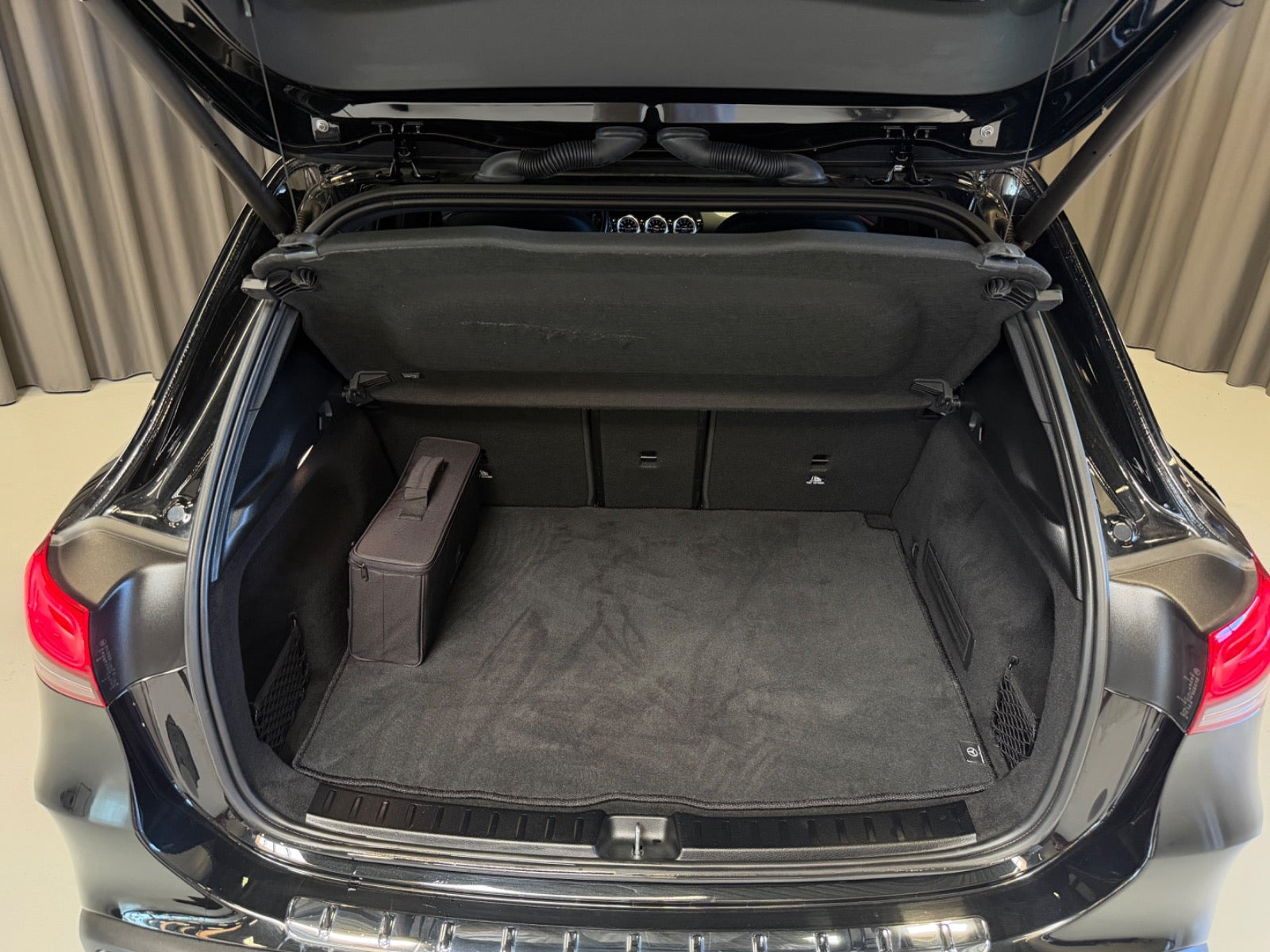 Sort Mercedes EQA250+ fra 2023