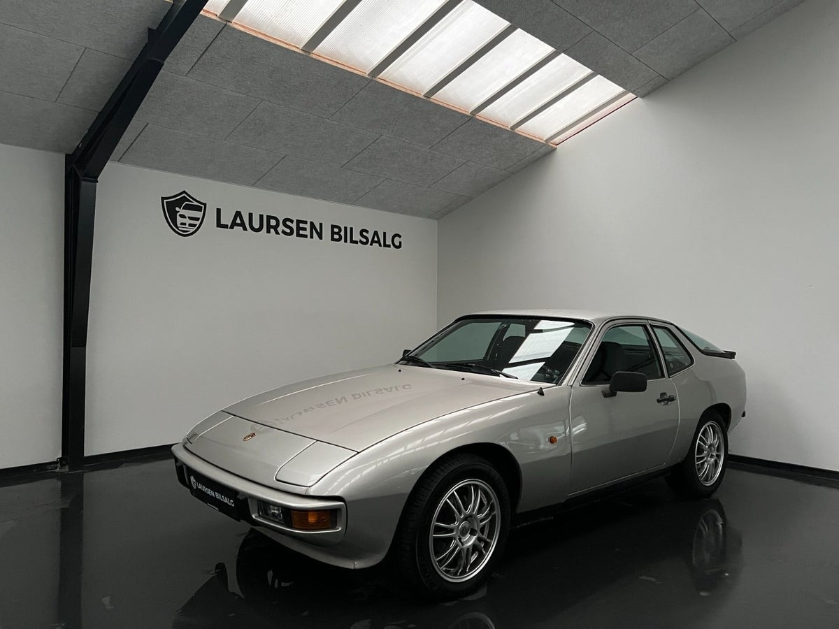 Sølv Porsche 924 fra 1977
