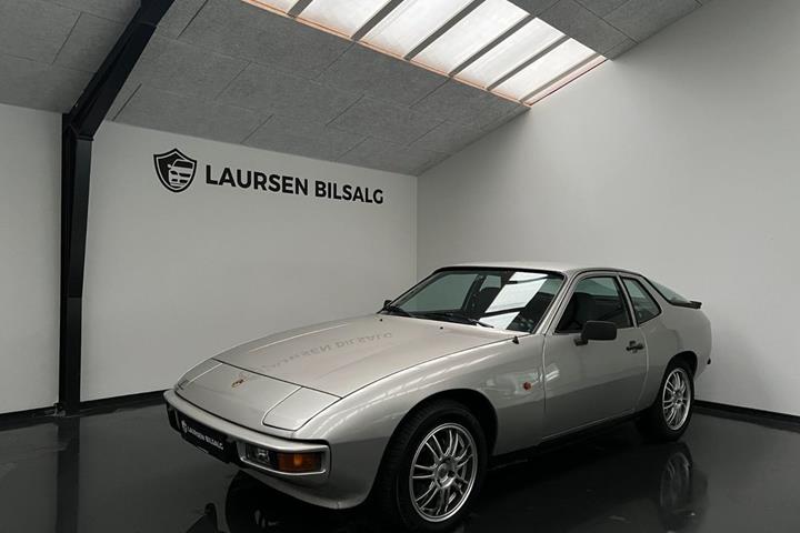 Sølv Porsche 924 fra 1977