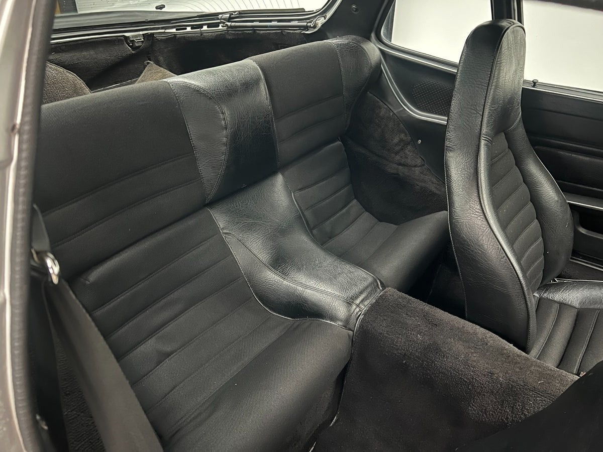 Sølv Porsche 924 fra 1977